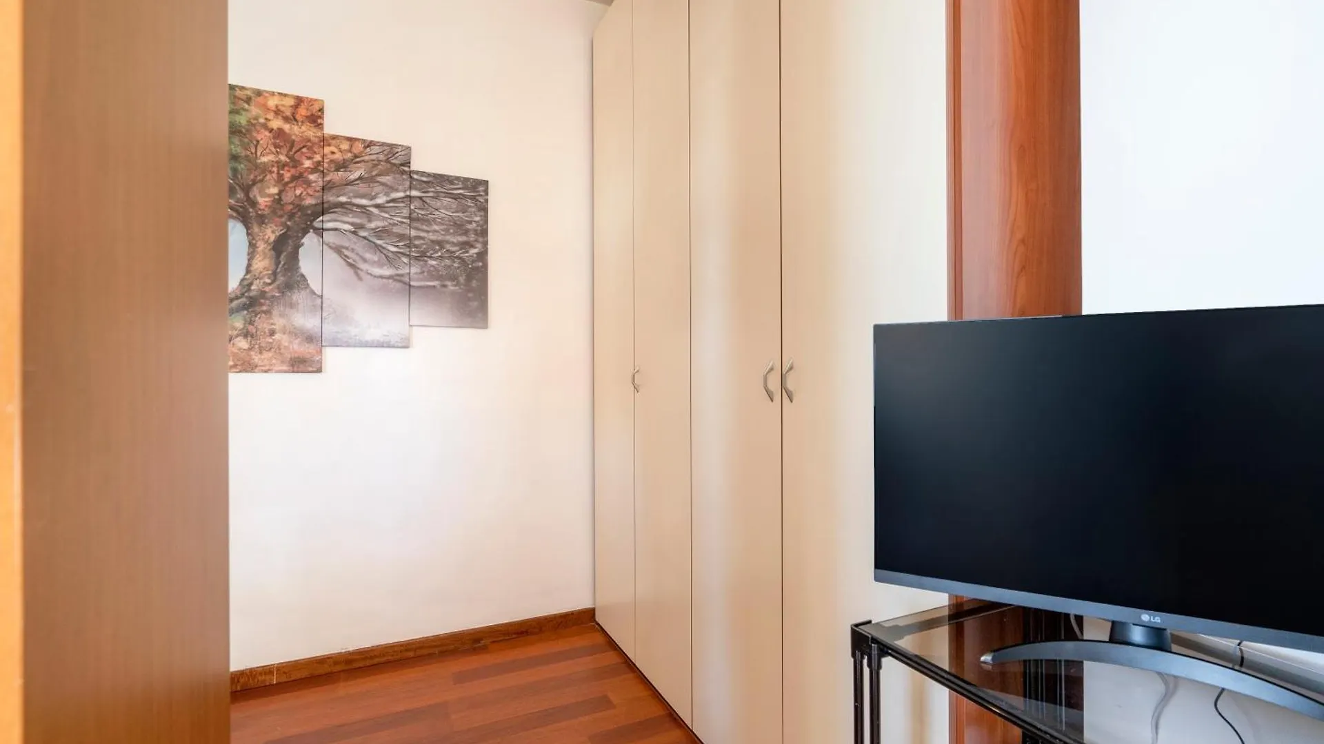 Cozy Studio Apartment Near Station - With Parking Bari