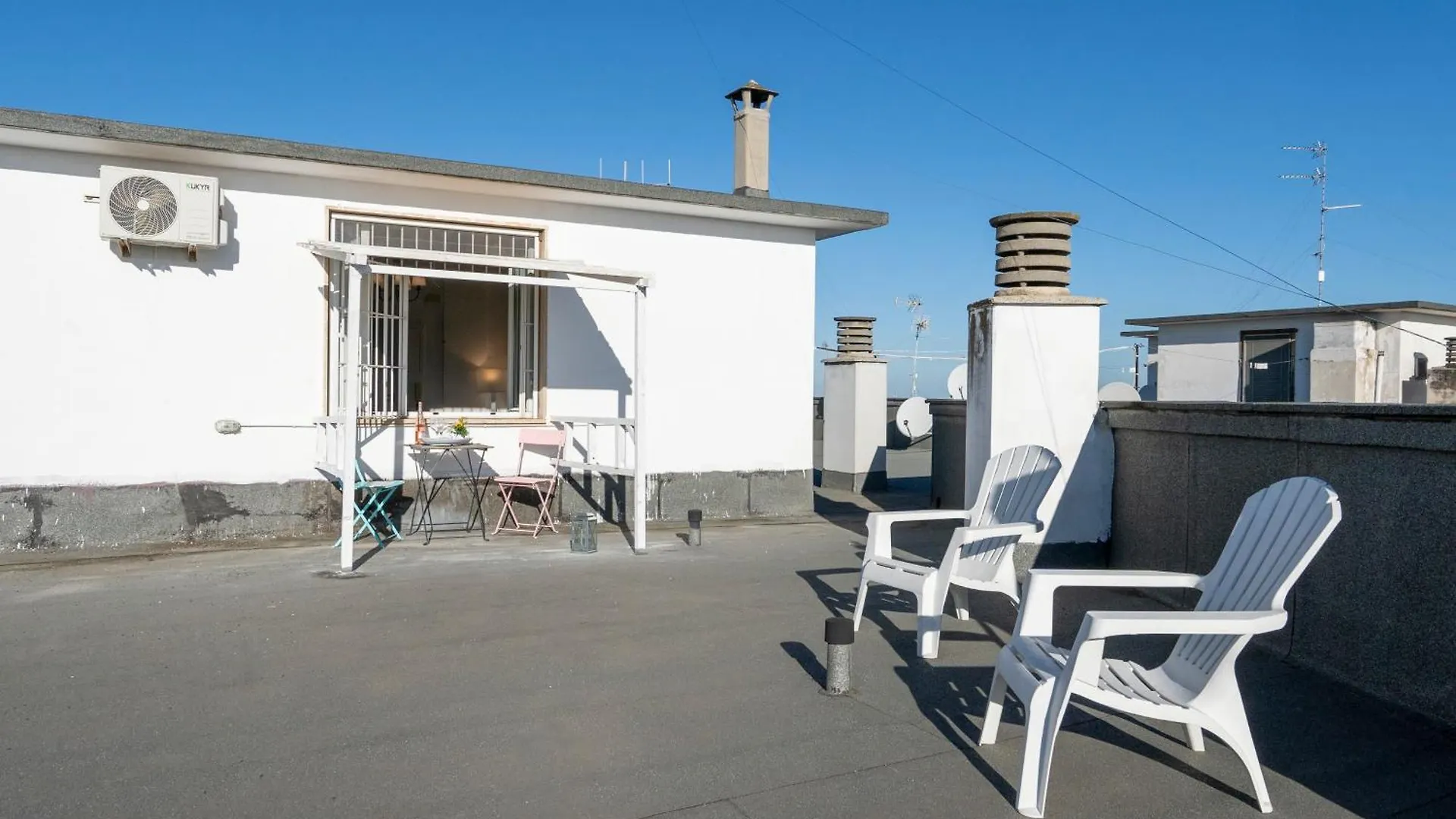 Cozy Studio Apartment Near Station - With Parking Bari Italien