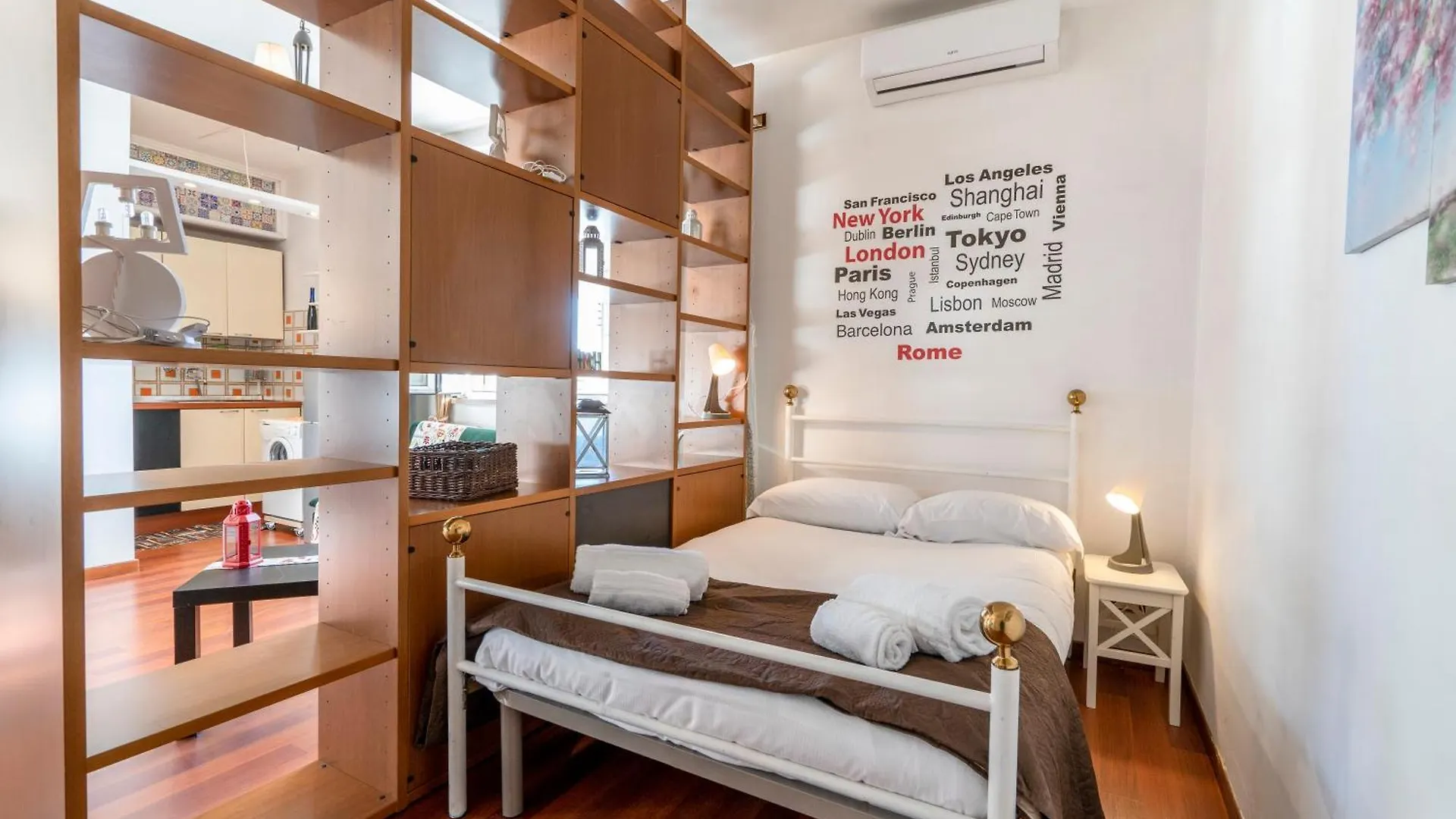 Cozy Studio Apartment Near Station - With Parking Bari