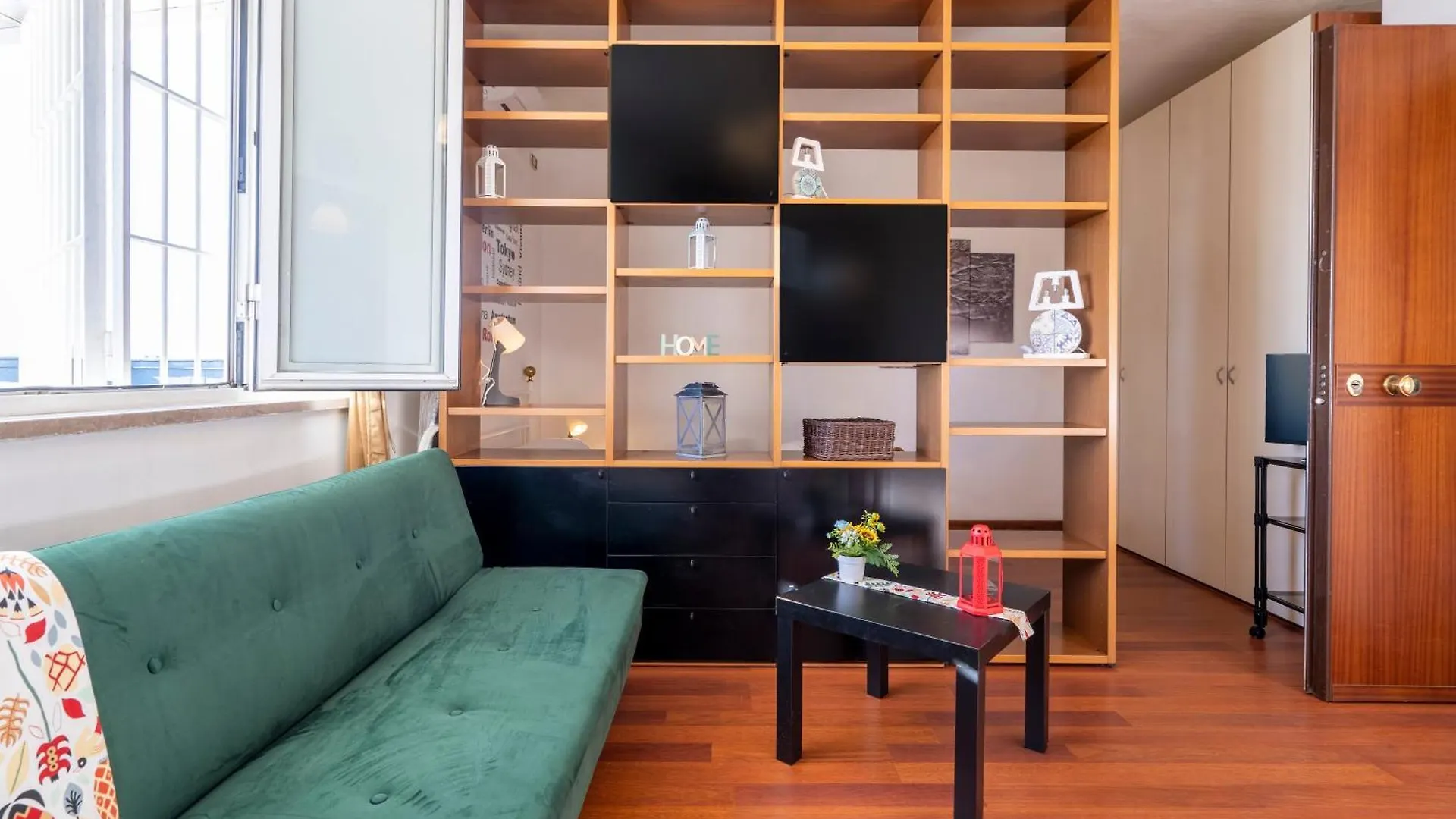 Cozy Studio Apartment Near Station - With Parking Bari