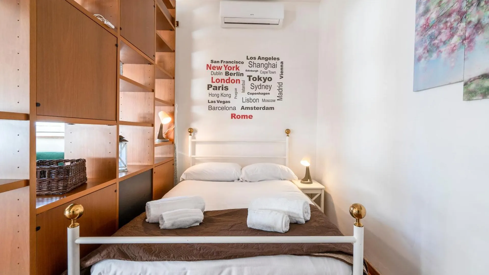 Cozy Studio Apartment Near Station - With Parking Bari