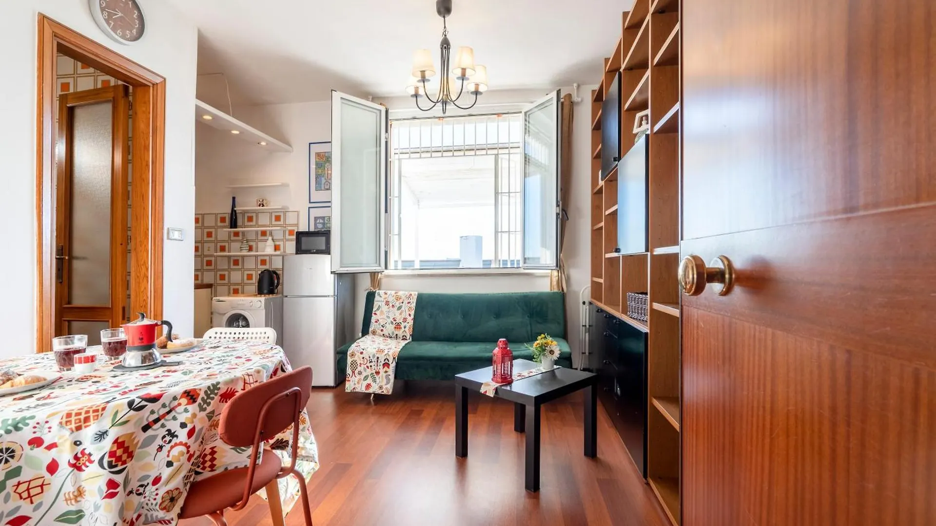 Cozy Studio Apartment Near Station - With Parking Bari