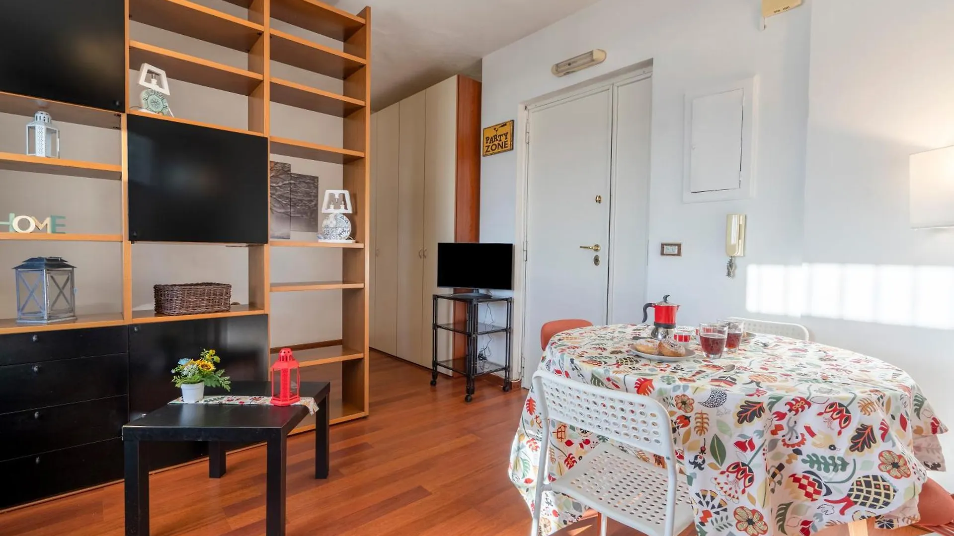 Cozy Studio Apartment Near Station - With Parking Bari