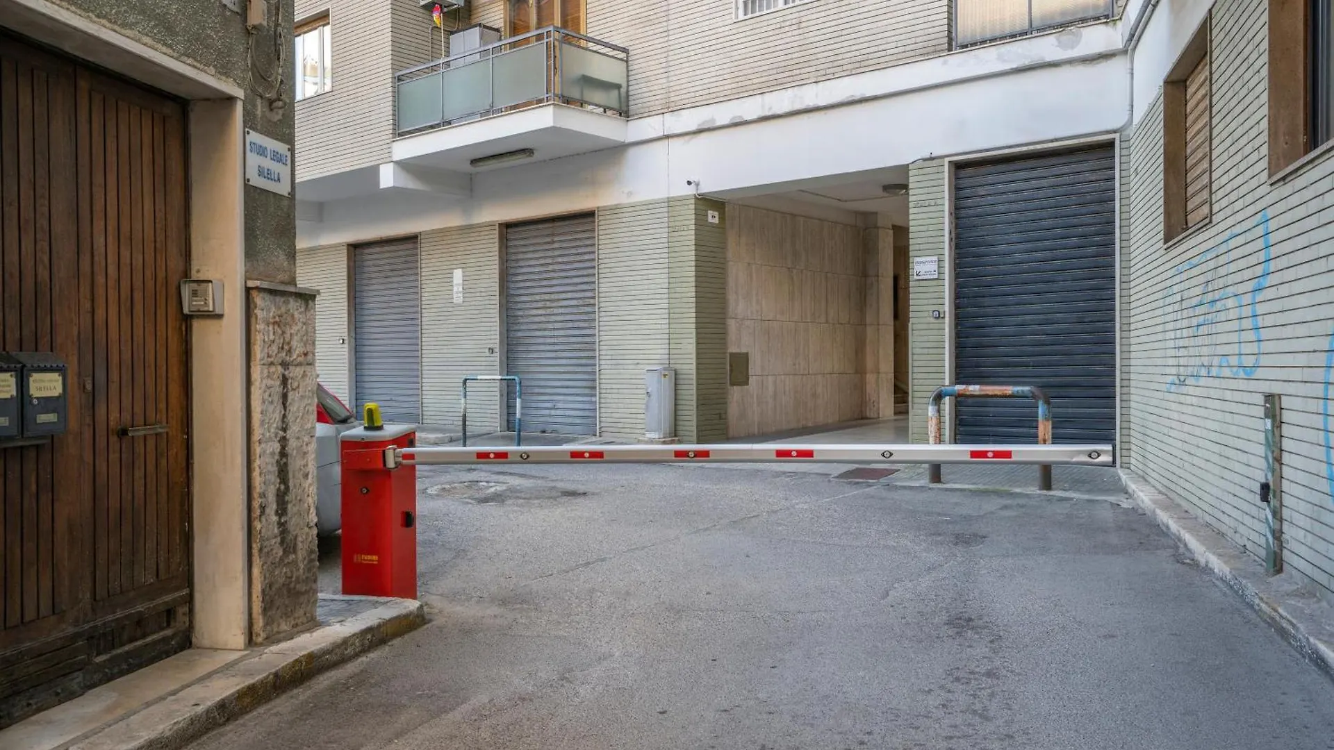 Cozy Studio Apartment Near Station - With Parking Bari 0*,