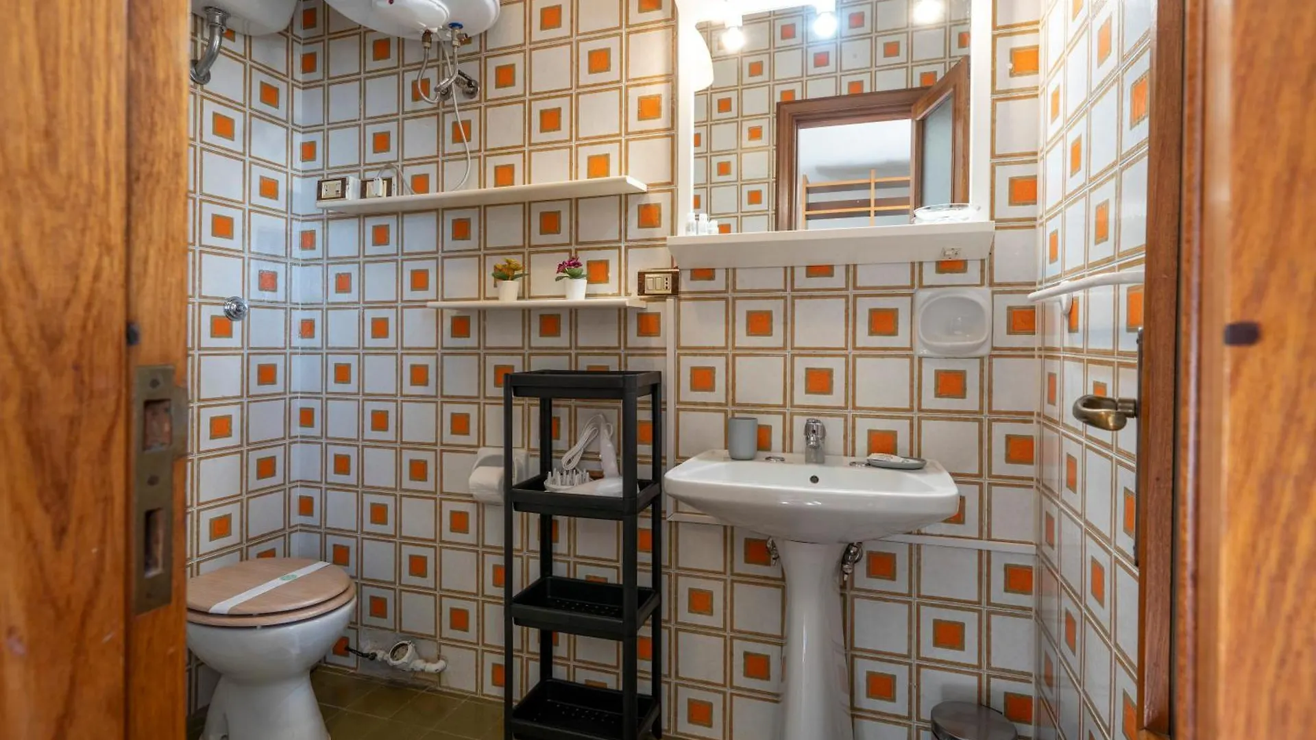 Cozy Studio Apartment Near Station - With Parking Bari